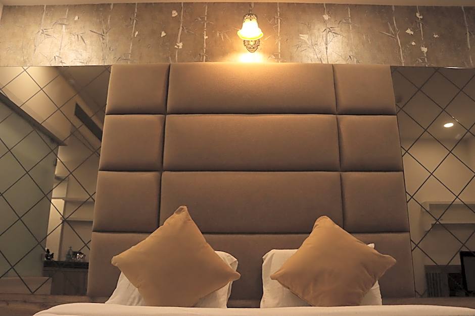 Hotel Wisteria blue