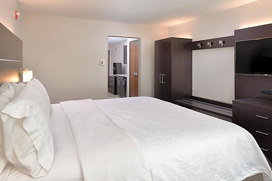 Holiday Inn Express & Suites Pueblo By IHG