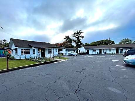 Deland Motel