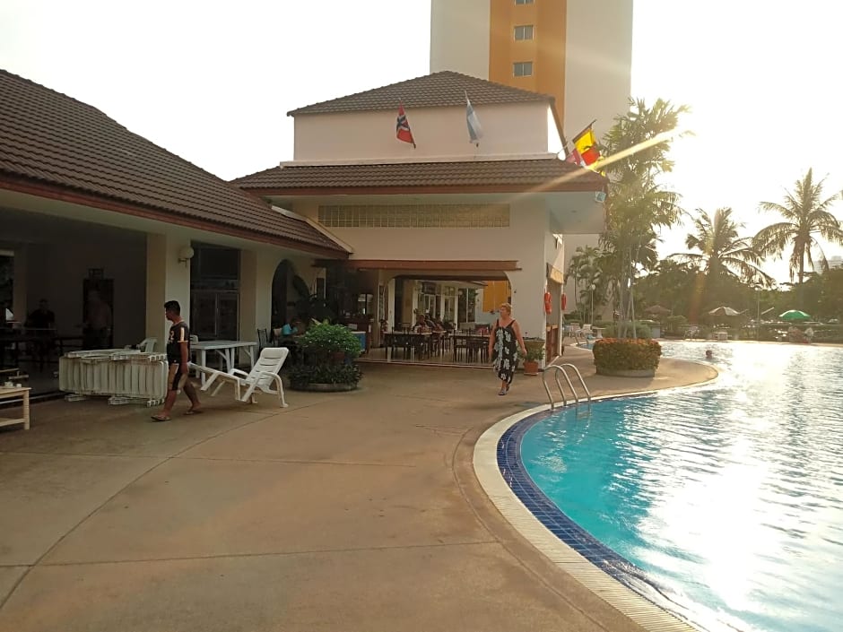 B&B View Talay 1B by Franco Jontiem