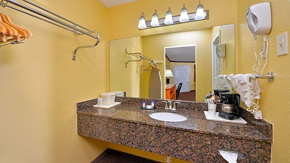 Xecutive Inn and Suites