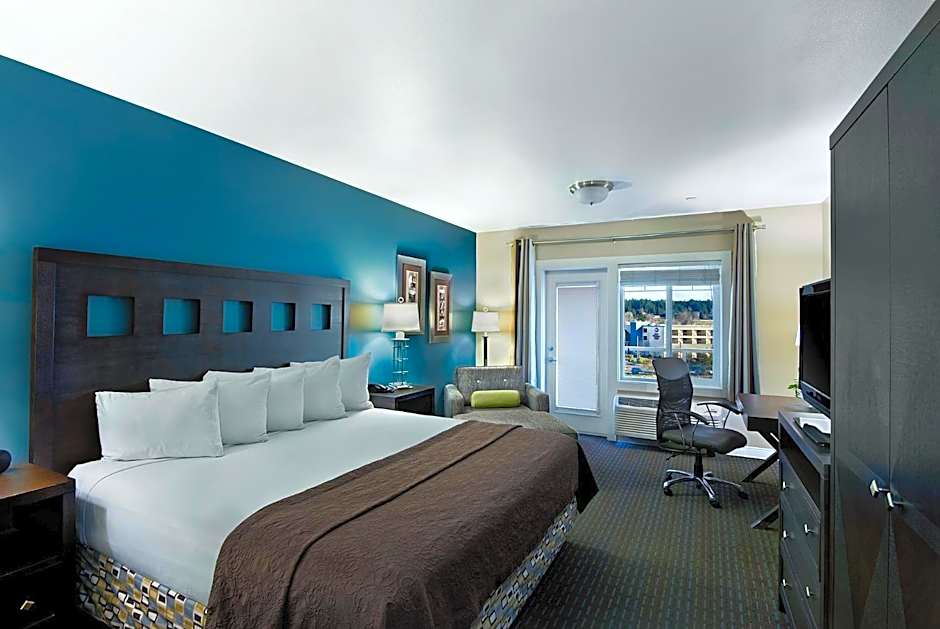 Oxford Suites Silverdale