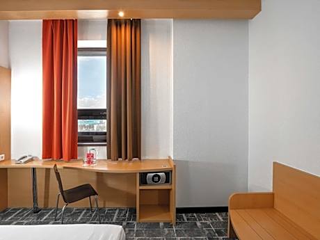 Standard Twin Room with City View