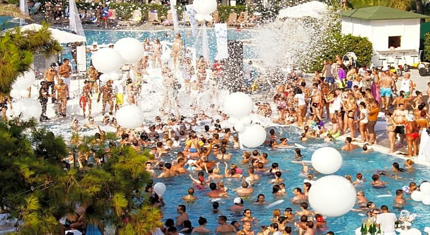 Rixos Sungate Hotel