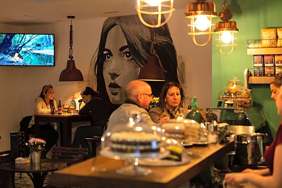 Winederful Hostel & Café