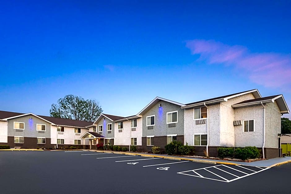 Super 8 by Wyndham South Boston VA