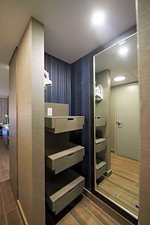 1 King Bed Premium Room