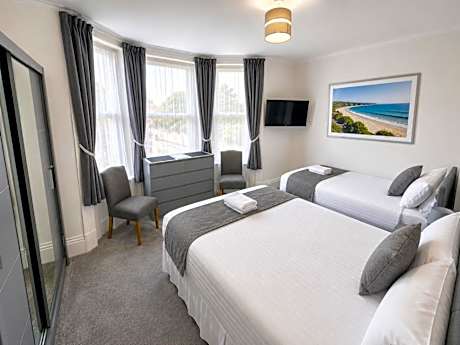 Family Room (3 Adults)