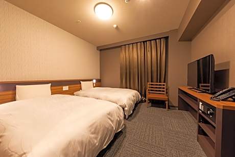 Family Twin Room - Non-Smoking- No Daily Cleaning