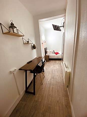 Single Room with Shared Toilet