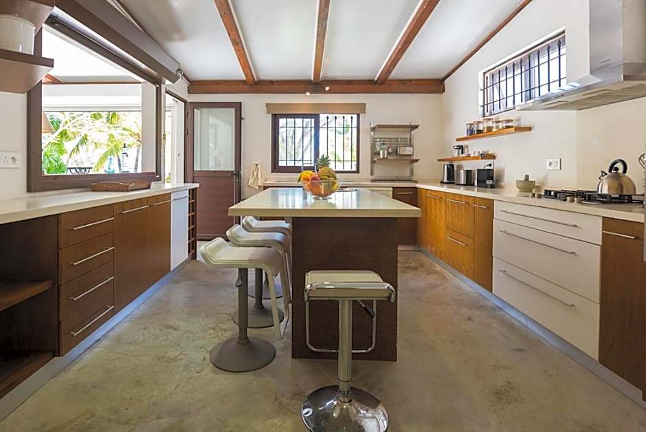 Quaint 4-bedroom Beach Villa in a fishing village