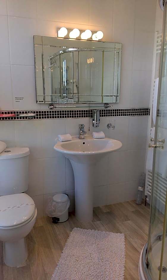 Min y Don Guest House