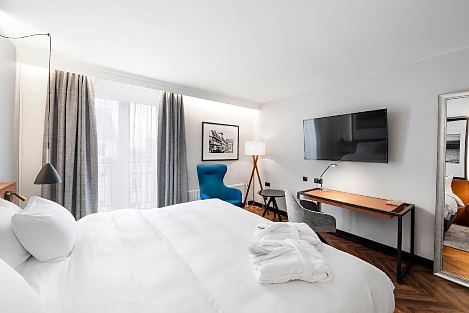 MERCURE KLAIPEDA CITY HOTEL, Meetings, Events, Restaurant & Bar - Accor Group, Pet Stay FREE