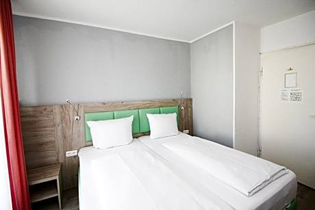 Comfort Single Room with Private Bathroom