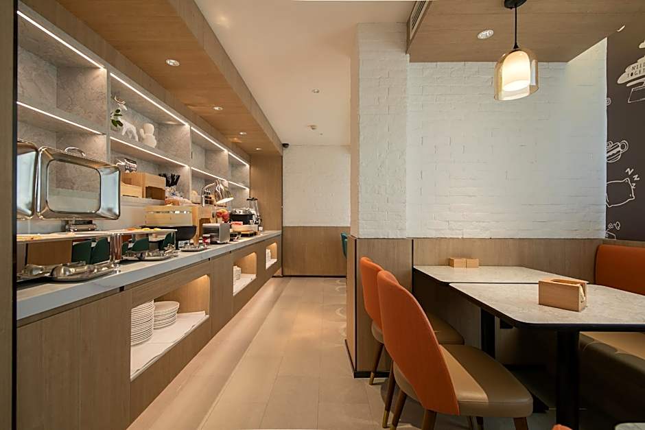 Hanting Hotel Wuhan Wuchang Railway Station