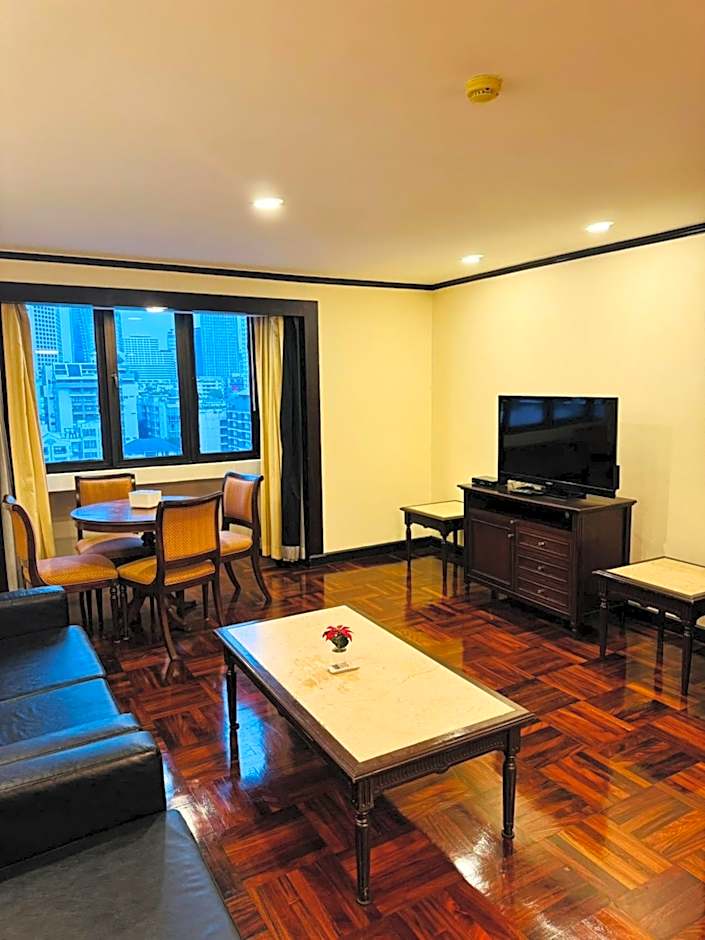 Omni Tower Nana Bangkok - Serviced Apartment on Sukhumvit Soi 4