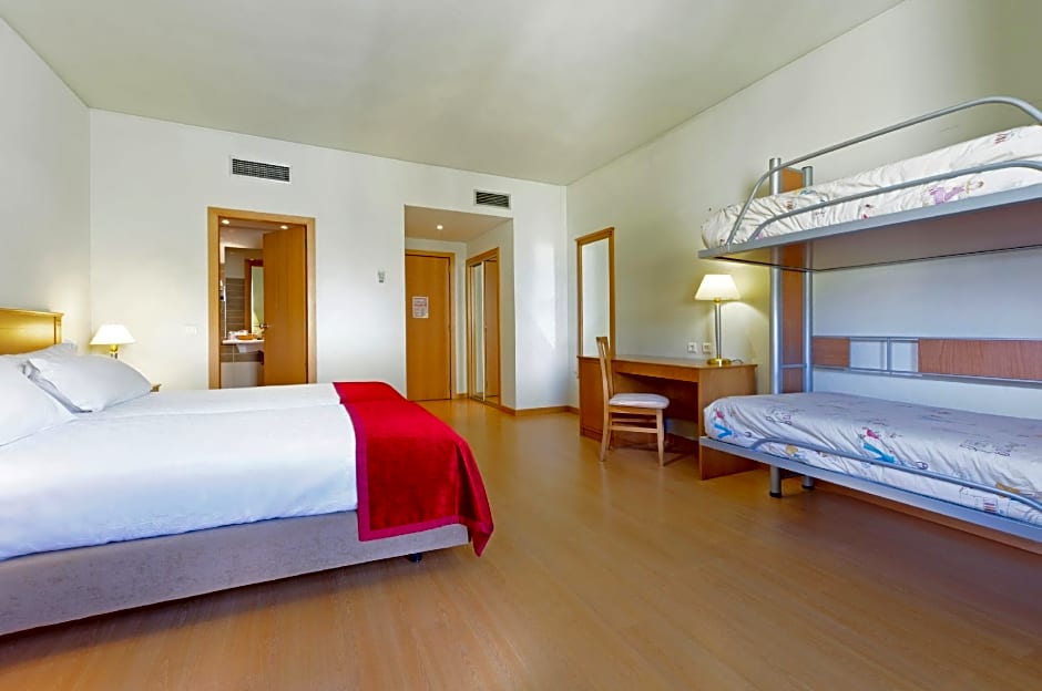 Photo 1 of 4 of Deluxe Family 2 Twin Beds