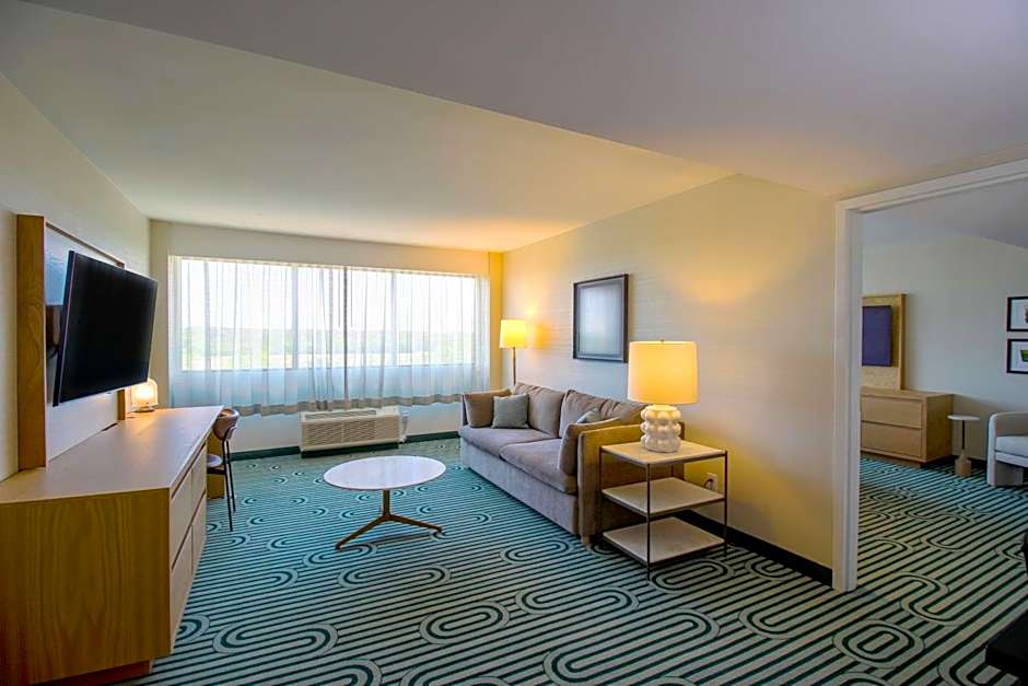 DoubleTree by Hilton Clarksville Riverview