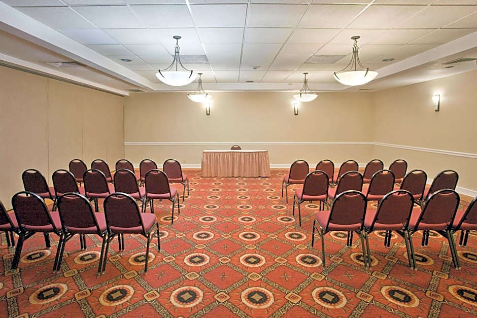 La Quinta Inn & Suites by Wyndham Downtown Conference Center