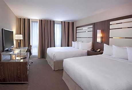 Premier Suite (2 Queen Beds) (2 Queen Beds and 1 Queen Sofa Bed)