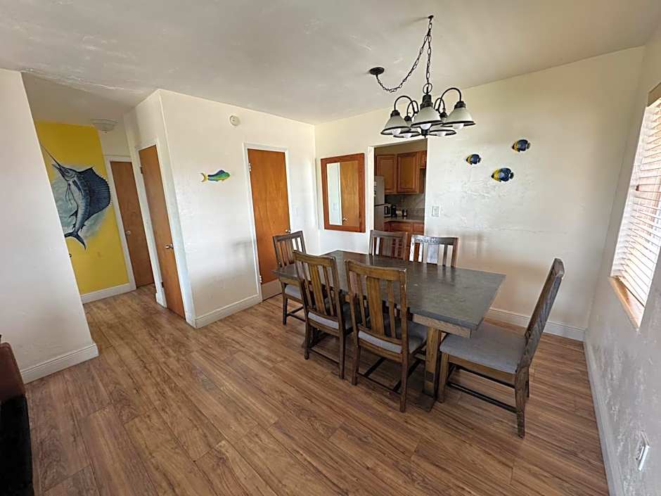 Captain Pips at Knights Key Inn