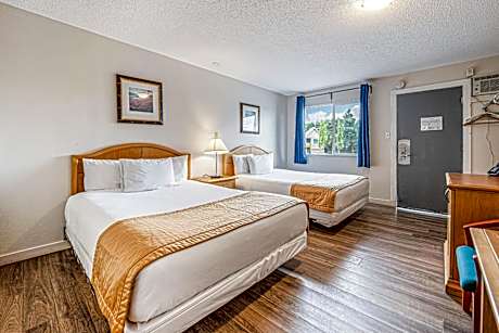 Deluxe Queen Room with Two Queen Beds