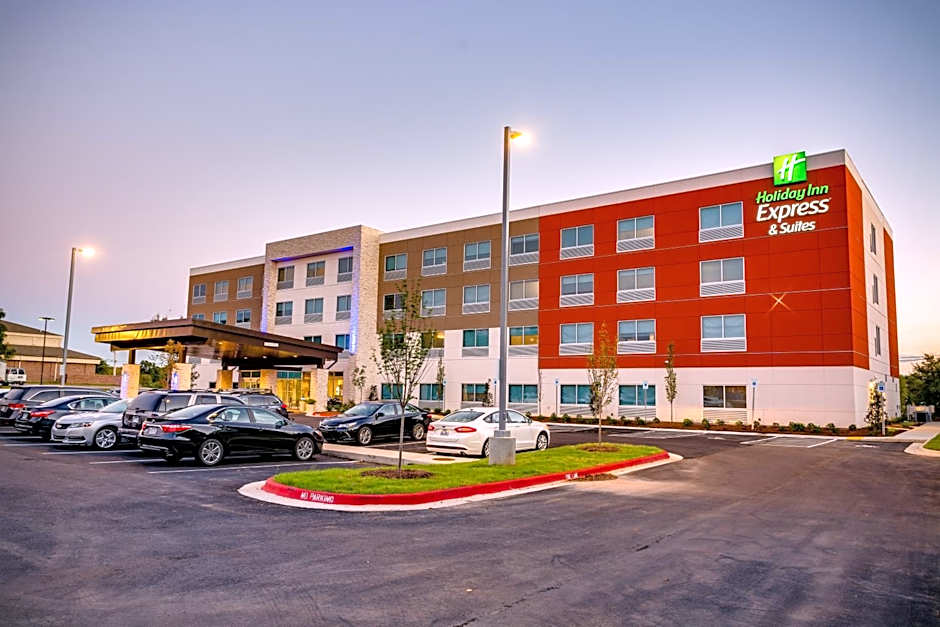 Holiday Inn Express & Suites Russellville By IHG