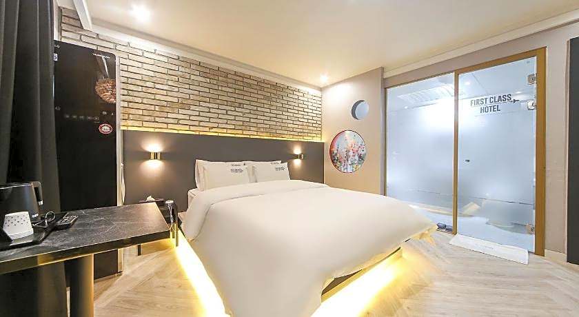 Masan First Class Hotel