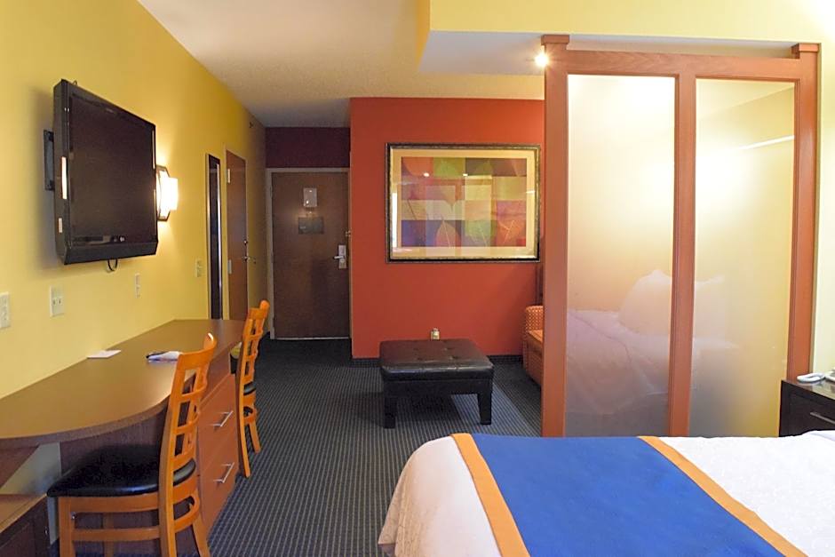 Photo 1 of 4 of 1 Queen Bed Suite