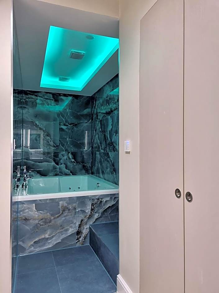 NOX Kensington Gardens