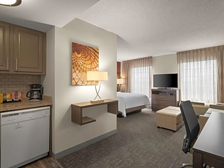 Queen Studio Suite