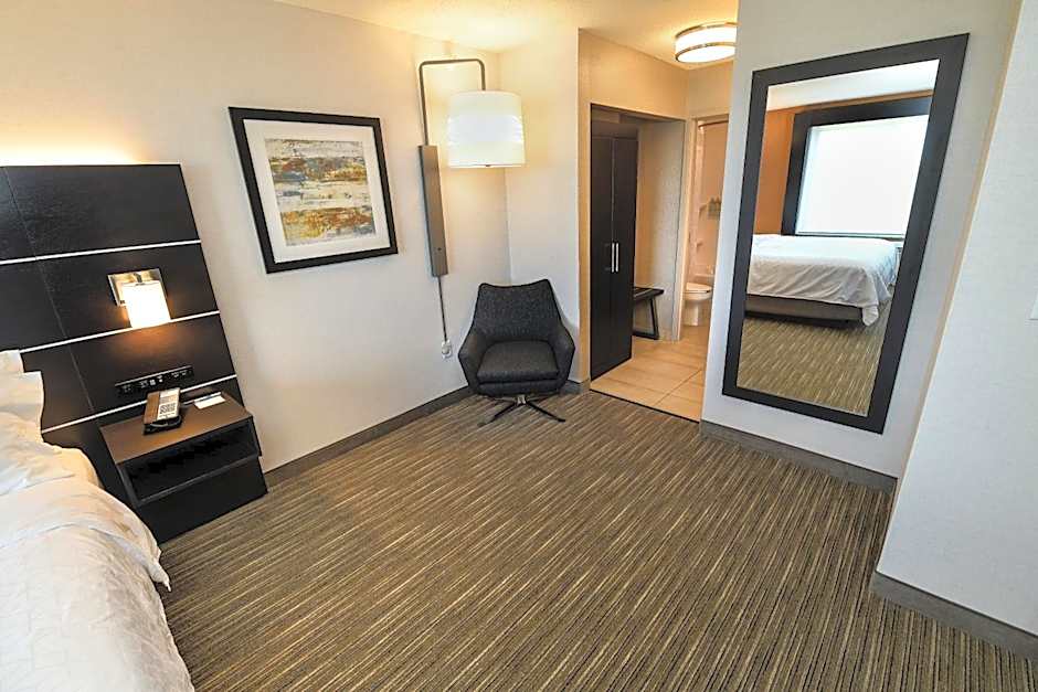 Holiday Inn Express Hotel & Suites Grand Forks By IHG