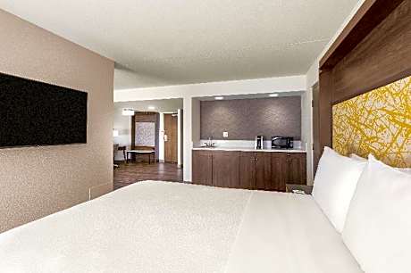 Executive Suite with King Bed