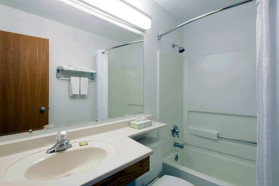 Super 8 by Wyndham New Stanton