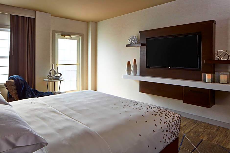 The Del Monte Lodge Renaissance by Marriott Rochester Hotel & Spa