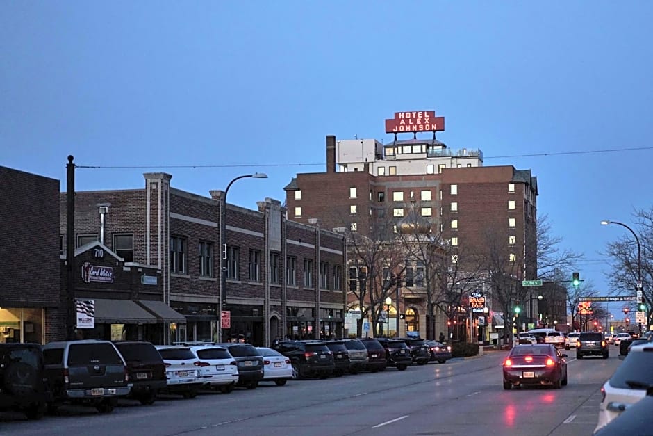 Hotel Alex Johnson Rapid City, Curio Collection by Hilton