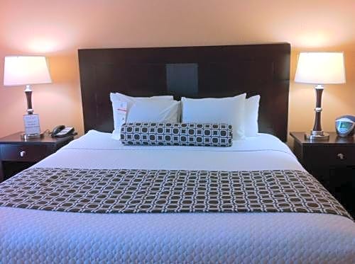 Photo 1 of 4 of King Room