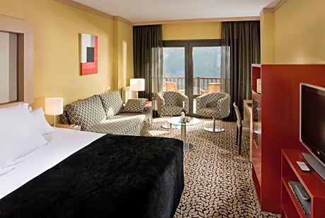 Deluxe Double Room with Mountain View (2 Adults + 1 Child)