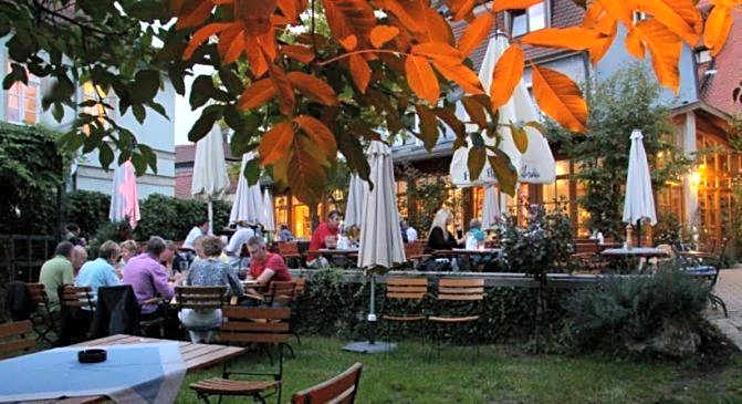 Karpfenhotel & Herrenhaus im Gasthaus Sindel-Buckel