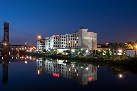 Hampton Inn & Suites Newark-Harrison-Riverwalk