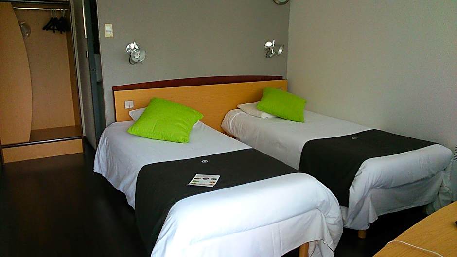 Photo 1 of 8 of Standard 2 Twin Beds