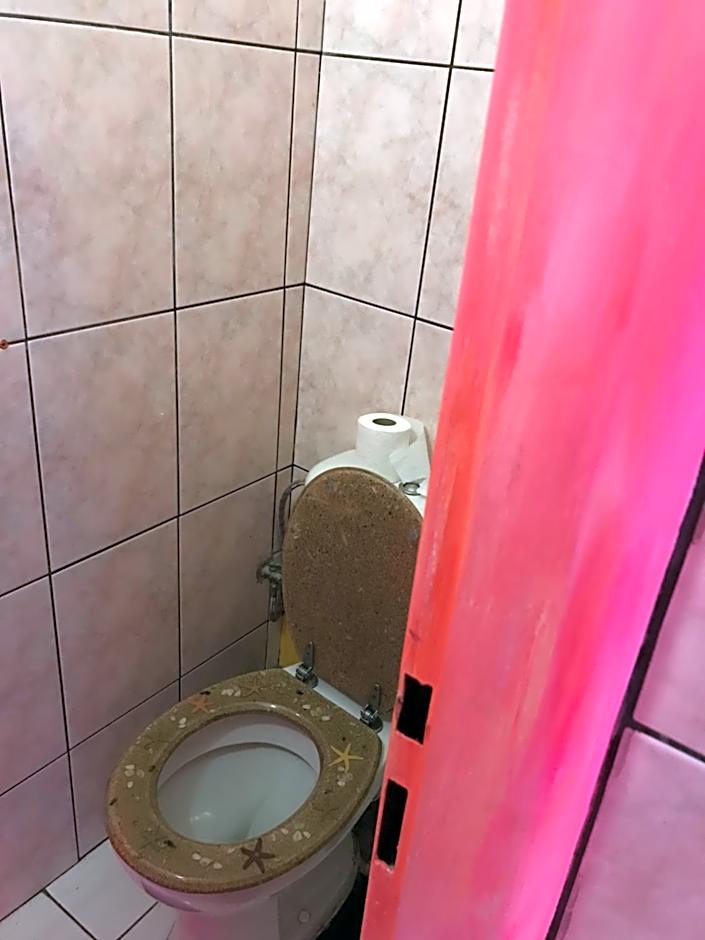 Hotel sebarozvoja s možnosťou získania poznania a inšpirujúcich prostriedkov na uplatňovanie vedomia, premenu seba a prostredia interiéru