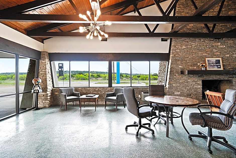 OYO Hotel Junction TX I-10