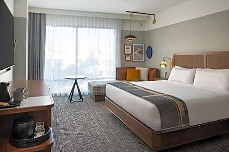 Classic King Room with Gateway View