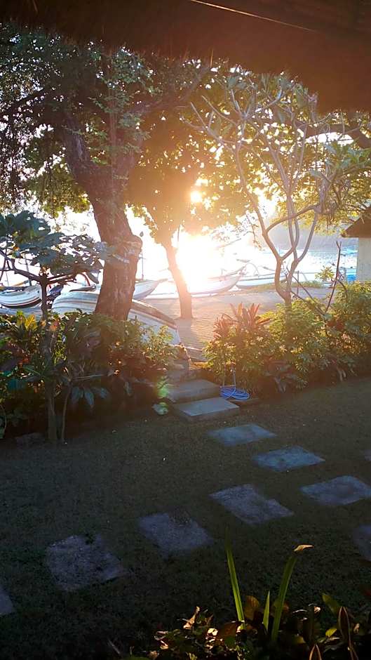 Jemeluk Beach Bungalows