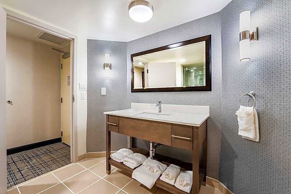 DoubleTree by Hilton South Charlotte Tyvola