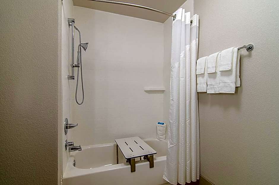 Holiday Inn Express & Suites - Atchison By IHG