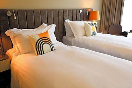 Standard Twin Room with Paddock View and Balcony