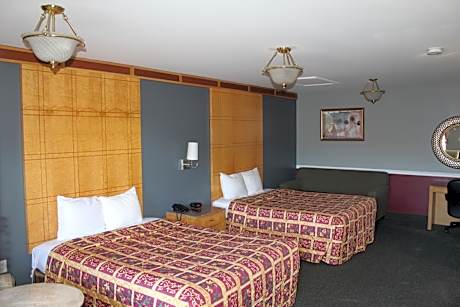 Queen Room with Two Queen Beds Non Smoking