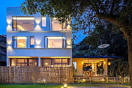 Xiyang Yishan Jing Si Tang Resort Courtyard